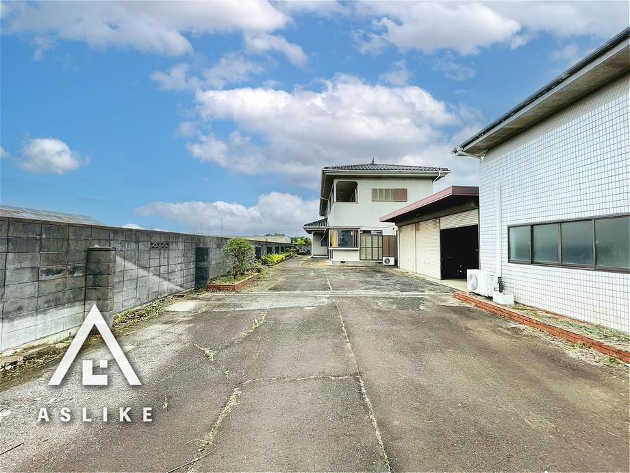 Spacious 11LDK House with Clinic on Large Lot in Joso, Ibaraki - Thumbnail 2
