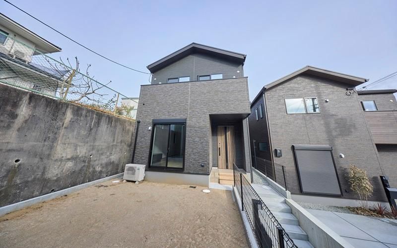 New 2LDK Detached House in Hirakata, Osaka - 98.53 sqm - Thumbnail 2