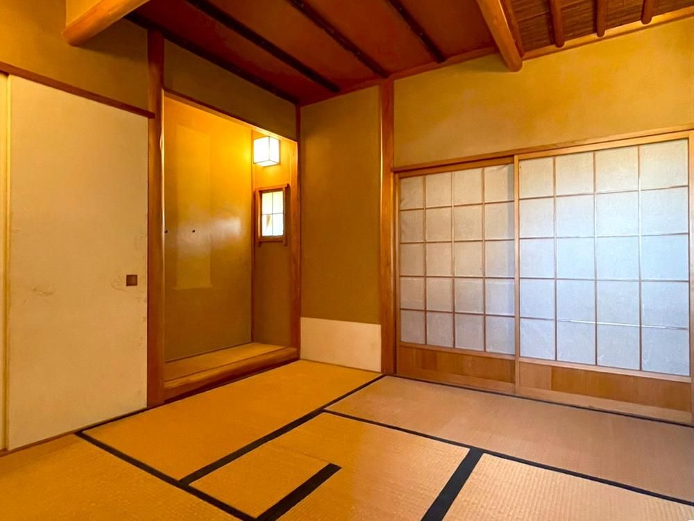 Spacious 10LDK House for Sale in Akita City with Large Land - Thumbnail 3