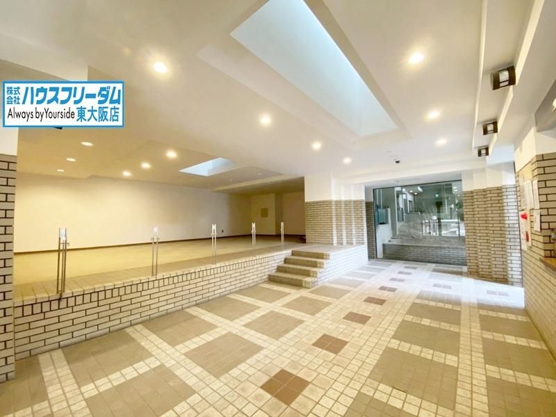 Renovated 3LDK Apartment near Kawachi-Kosaka Station, Higashiosaka - Thumbnail 2
