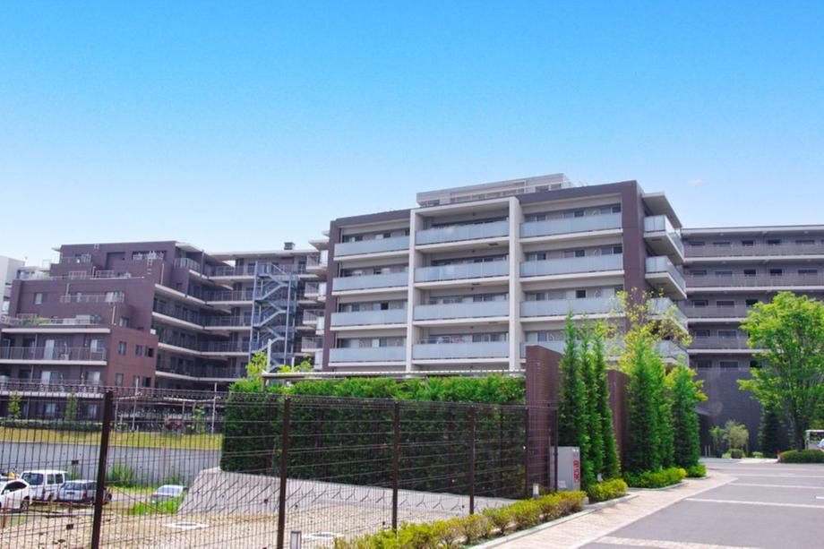 Gracie Garden Tama-Plaza 3LDK Top Floor Apartment for Sale - Thumbnail 4