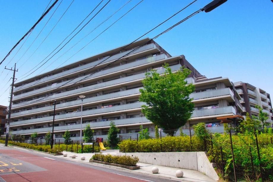 Gracie Garden Tama-Plaza 3LDK Top Floor Apartment for Sale - Thumbnail 3