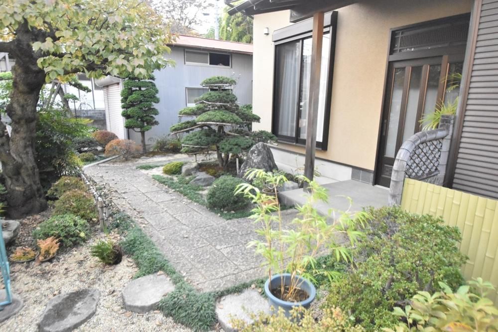 Detached 3LDK House on Large 347m2 Lot in Hadano, Kanagawa - Thumbnail 3