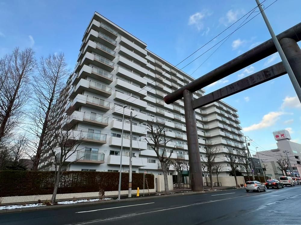 4LDK Apartment for Sale in Kita Maruyama, Sapporo - Thumbnail 3