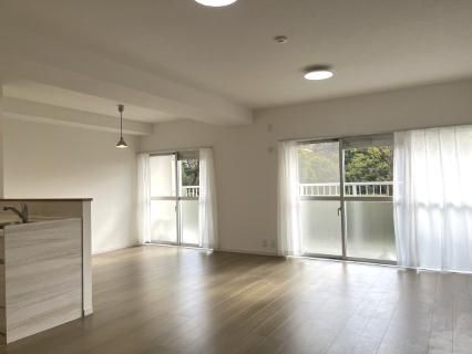 Renovated 3LDK Apartment for Sale in Shin Yuri Green Town, Kawasaki - Thumbnail 4
