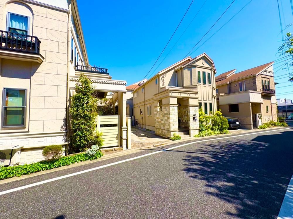 Modern 2020-Built House in Nerima, Tokyo - 7 Min to Station - Thumbnail 2