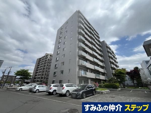 Renovated 1LDK Apartment in Sapporo's Nishi Ward - 16 Million Yen - Thumbnail 2