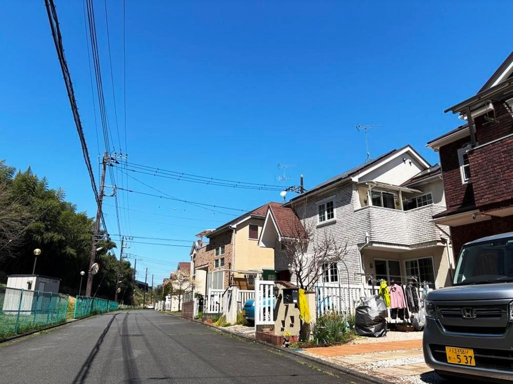 British-Themed 4LDK Home with Solar Power in Akiruno, Tokyo - Thumbnail 2