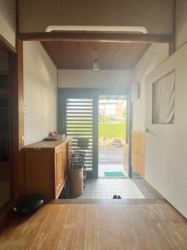 Takahashi Used House: 4LDK Corner Lot Home in Imabari, Ehime - Thumbnail 2