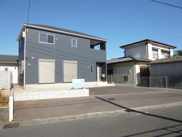 Modern 4LDK House for Sale in Takasu-cho, Miyazaki City - Thumbnail 2