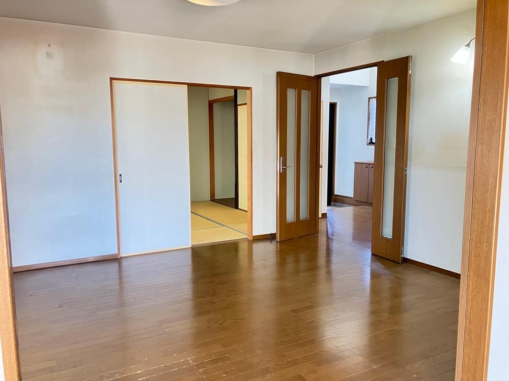 6DK House for Sale in Funabashi, Chiba - 157m2 - Thumbnail 2
