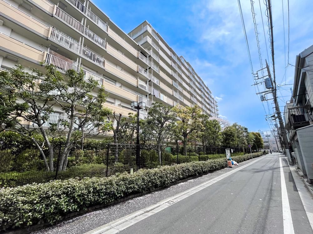 4LDK Apartment for Sale in Arakawa with Private Garden - Thumbnail 2