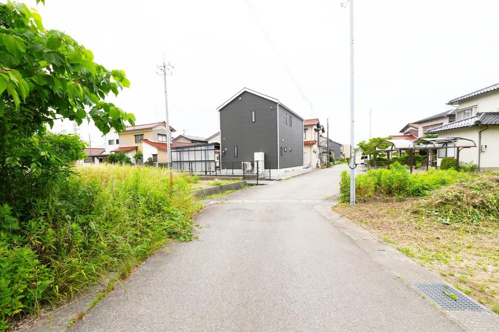 Renovated 2LDK House in Komatsu with Large Land and Parking - Thumbnail 3