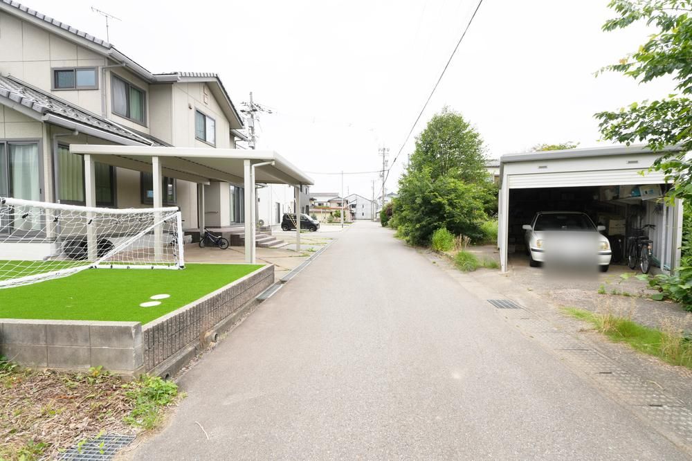 Renovated 2LDK House in Komatsu with Large Land and Parking - Thumbnail 2