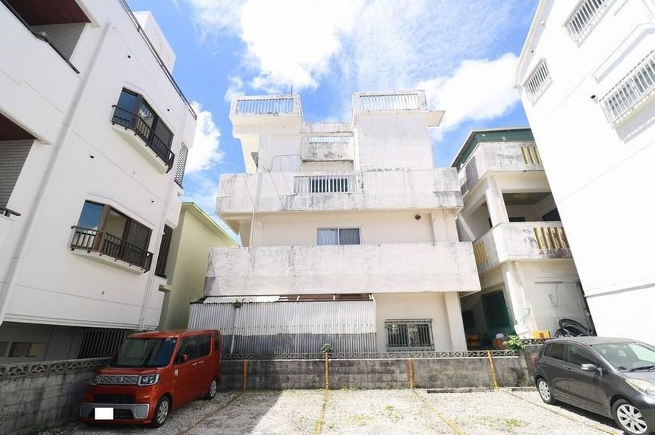 3-Story RC House for Sale in Minatogawa, Urasoe, Okinawa - Thumbnail 2