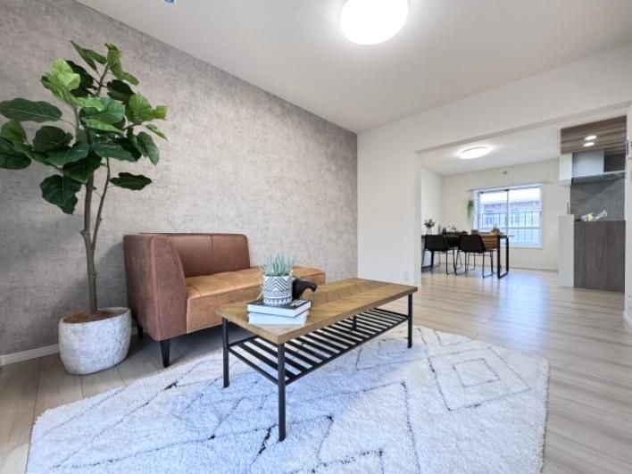 Renovated 2LDK Apartment for Sale in Yokohama Sakaeguchi - Thumbnail 3