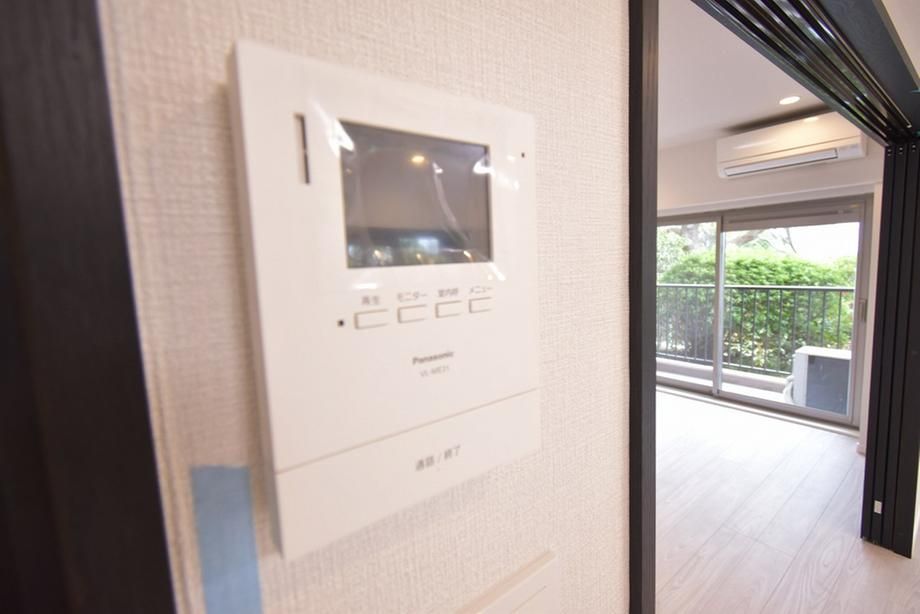 Renovated 3LDK Apartment in Yamate, Yokohama for 54.9 Million Yen - Thumbnail 2