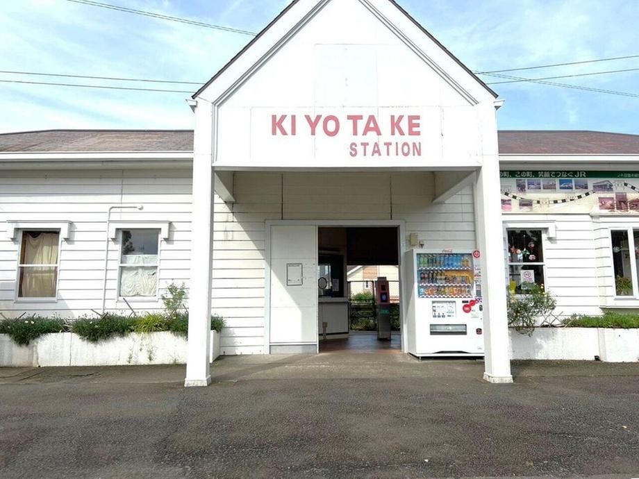 4DK House for Sale in Kiyotake-cho Kihara, Miyazaki City - 5 Million Yen - Thumbnail 3