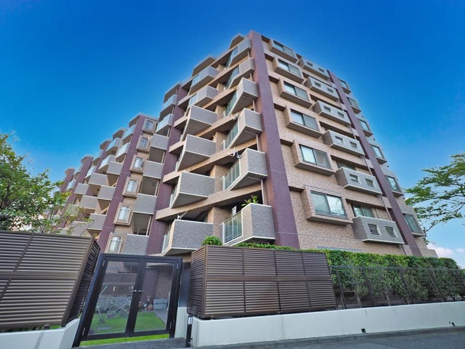 Renovated 2LDK Apartment for Sale in Hodogaya, Yokohama - Thumbnail 2