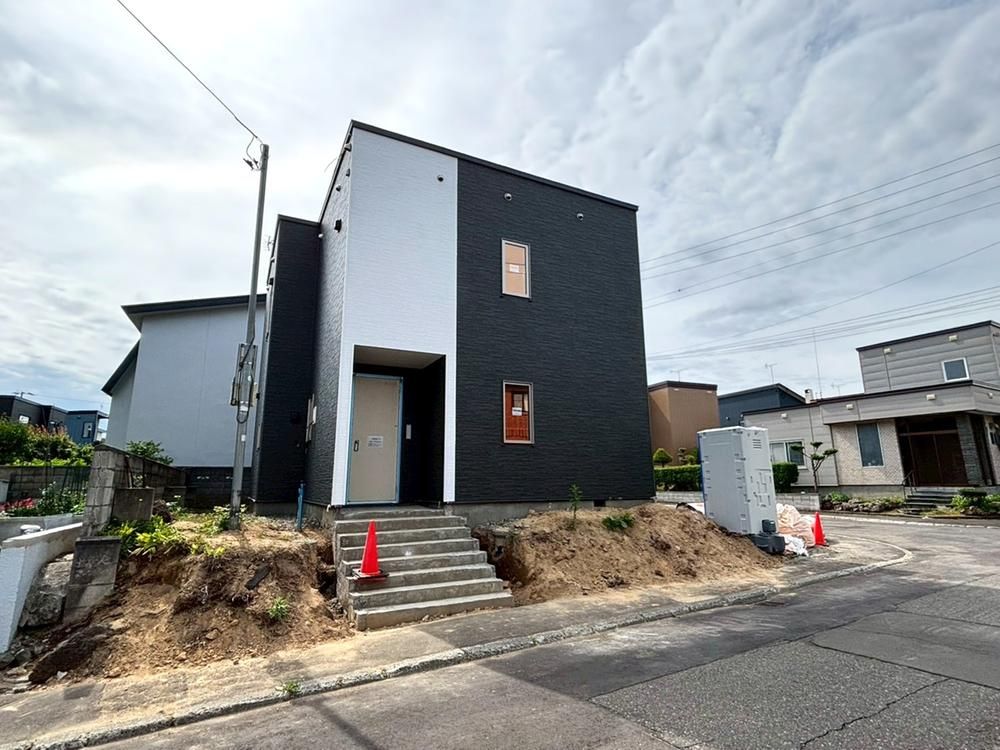 4LDK Renovated House in Atsubetsu-ku, Sapporo, Hokkaido - Thumbnail 4