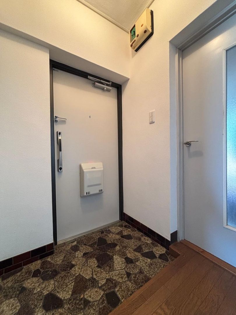 2DK Apartment in Yokohama Isogo for Sale - 51.31m2 - Image 1