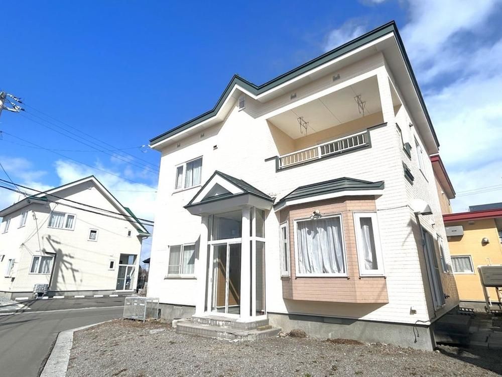 Renovated 4LDK Detached House in Hakodate, Hokkaido - Thumbnail 2