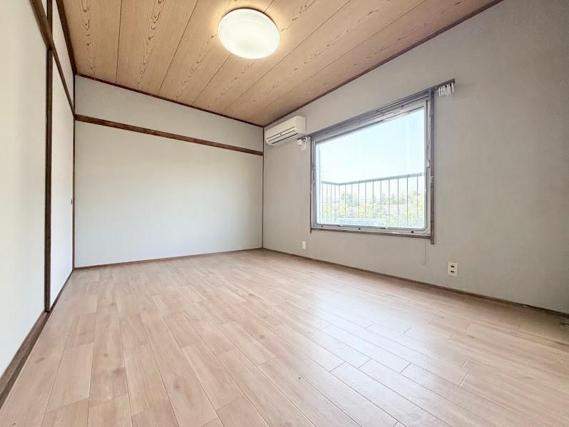 2LDK Apartment for Sale in Takatsuki, Osaka - 51m² - Thumbnail 3