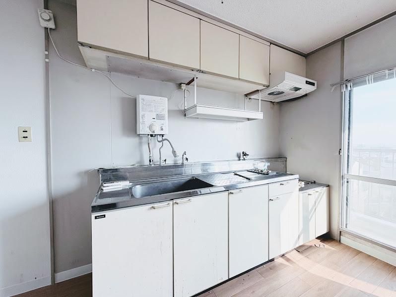 2LDK Apartment for Sale in Takatsuki, Osaka - 51m² - Thumbnail 2