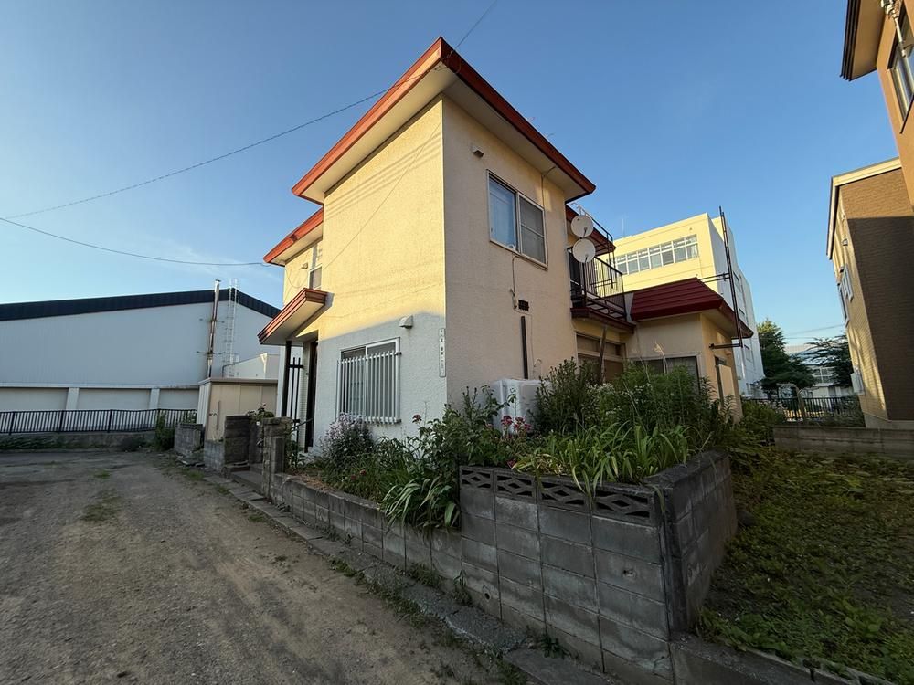 5LDK Detached House for Sale in Higashi-ku, Sapporo, Near Shindo-Higashi Station - Thumbnail 2
