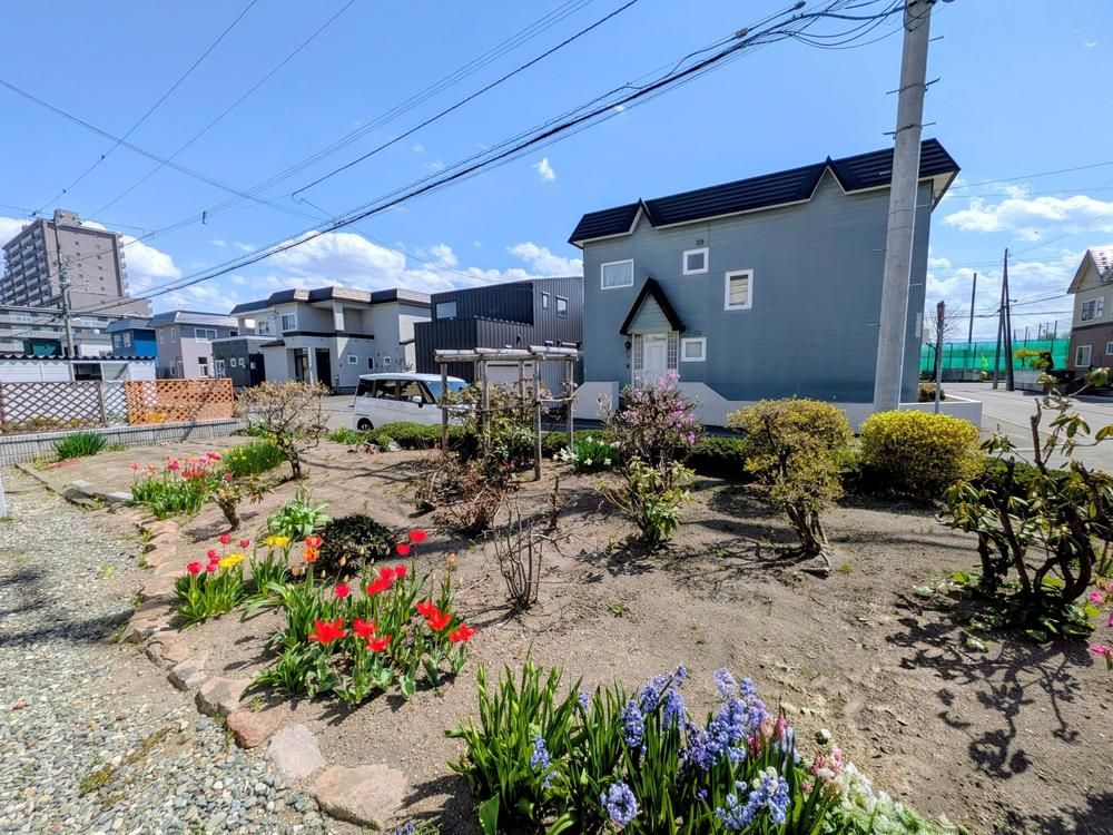 4LDK House on 76 Tsubo Corner Lot in Sapporo Kita Ward - Thumbnail 2