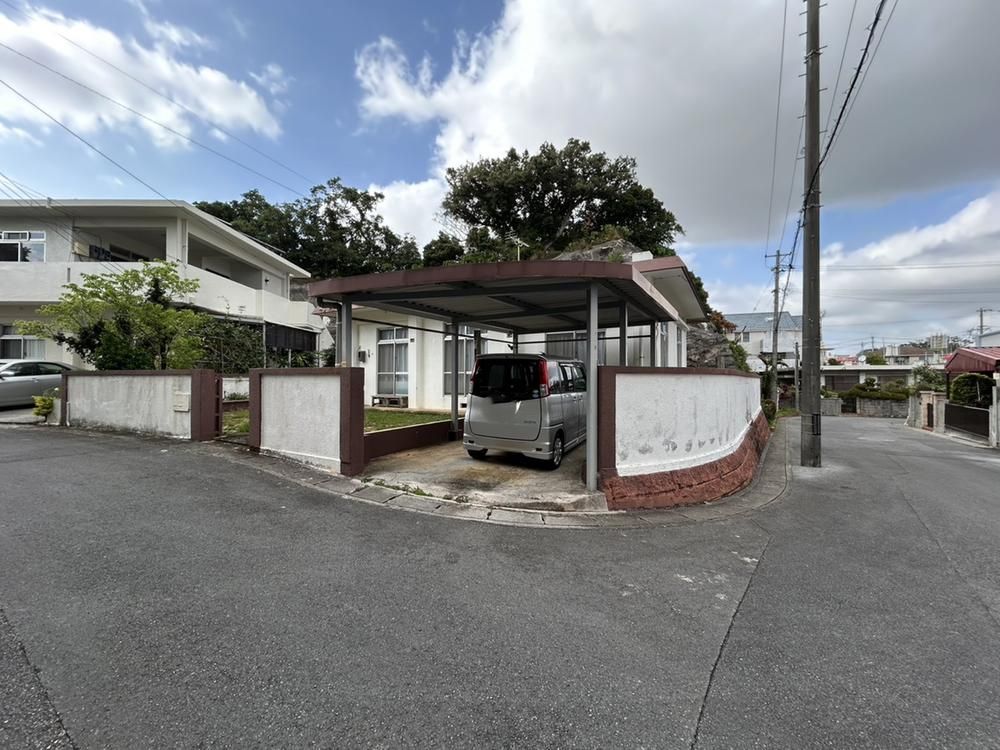 4LDK Detached House with Large Garden in Itoman, Okinawa - Thumbnail 2