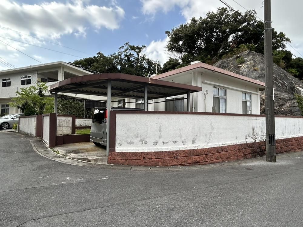 4LDK Detached House with Large Garden in Itoman, Okinawa - Thumbnail 3