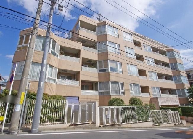 Renovated 3LDK Apartment in Yokohama's Kanagawa Ward - Thumbnail 2