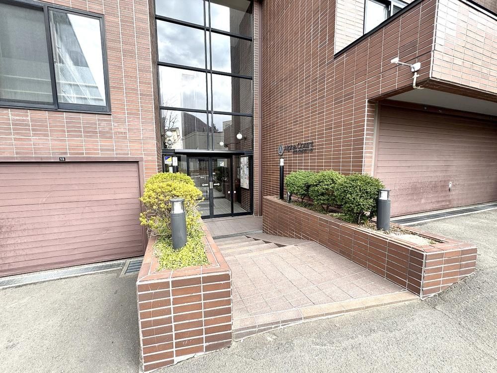 2LDK Apartment for Sale in Sapporo Chuo Ward, 70.33m² - Thumbnail 2
