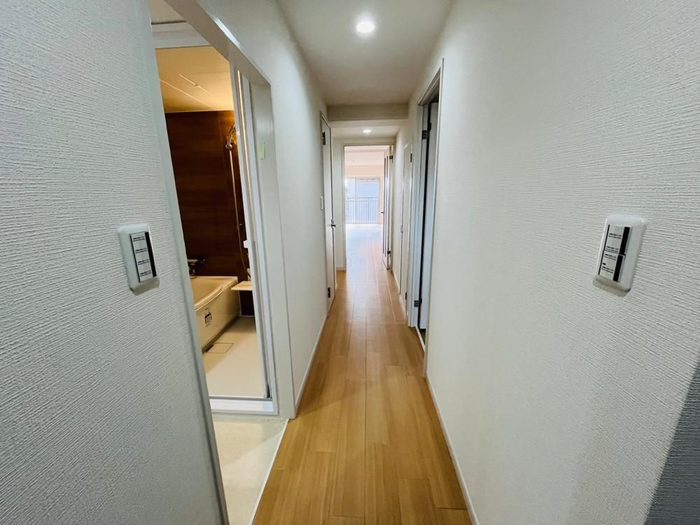 Spacious 4LDK Apartment for Sale in Toyonaka, Osaka - Thumbnail 2