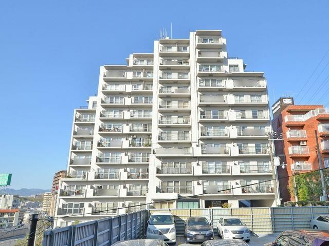 Spacious 4LDK Apartment for Sale in Toyonaka, Osaka - Thumbnail 3