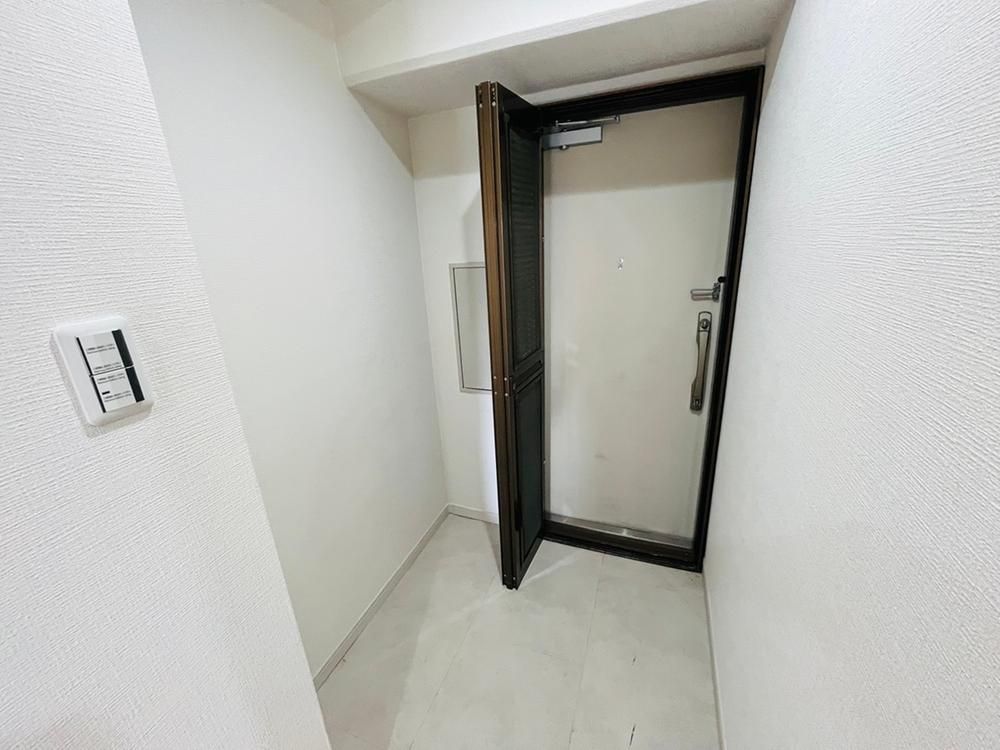 Spacious 4LDK Apartment for Sale in Toyonaka, Osaka - Thumbnail 4
