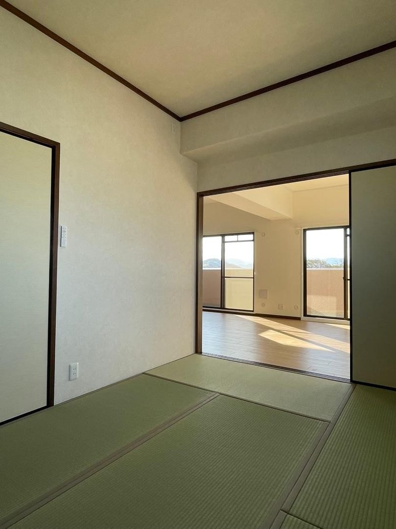 Renovated 3LDK Apartment in Matsuyama Near Mitsu Station - Thumbnail 4
