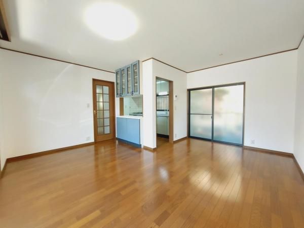 Renovated 4LDK House in Funabashi, Chiba - 91m² - Thumbnail 2