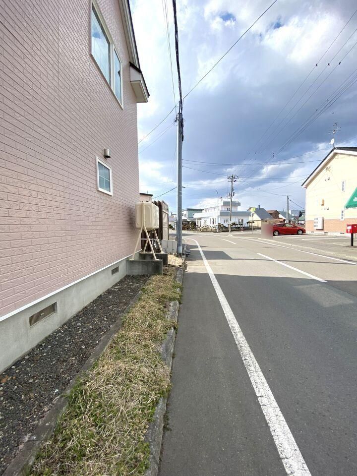 4LDK Detached House in Eniwa City with Parking for 3 Cars - Thumbnail 4