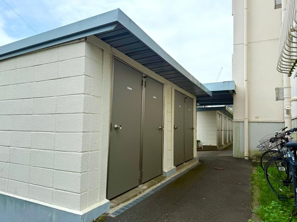 2LDK Apartment for Sale in Ebina, Kanagawa - 55.8m² - Thumbnail 2