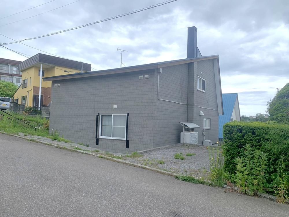 5LDK Detached House for Sale in Otaru, Hokkaido - Image 1