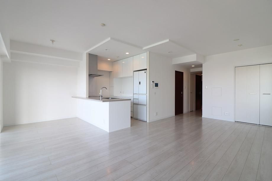 2LDK Apartment for Sale in Chatan, Okinawa - 63 Million Yen - Thumbnail 2