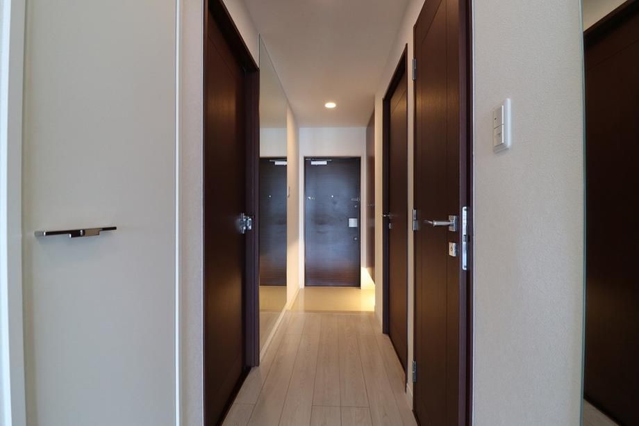 2LDK Apartment for Sale in Chatan, Okinawa - 63 Million Yen - Thumbnail 4