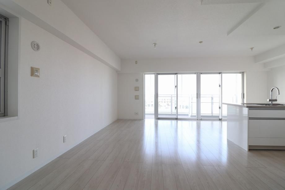 2LDK Apartment for Sale in Chatan, Okinawa - 63 Million Yen - Thumbnail 3