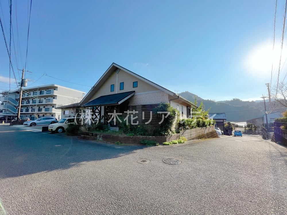 Architect-Designed 3LDK+S House in Miyazaki City, Miyazaki Prefecture - Thumbnail 2