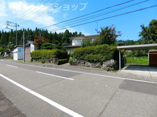 6LDK House with Large Lot in Joetsu, Niigata - Thumbnail 3