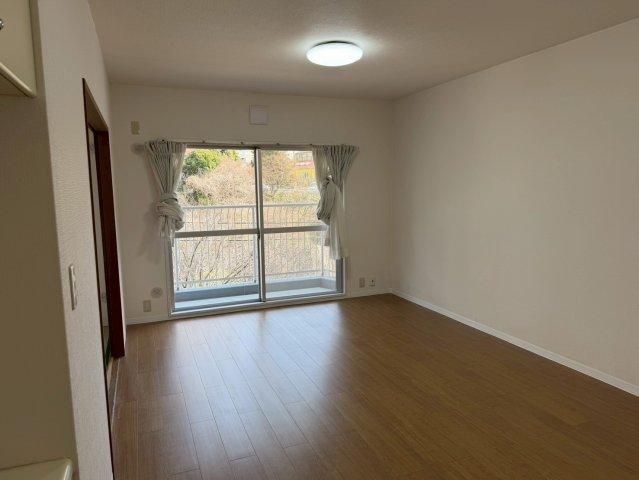 Renovated 2LDK Apartment for Sale in Iruma, Saitama - Thumbnail 3