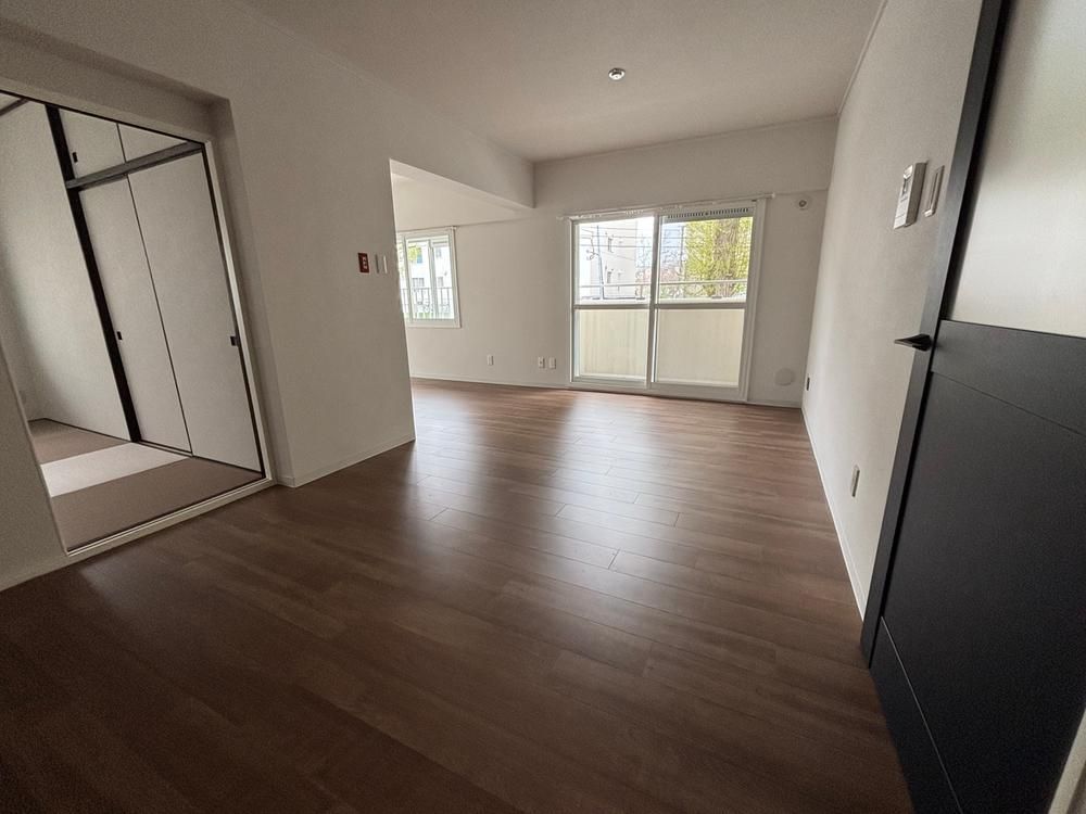 Renovated 3LDK Apartment for Sale in Minami-ku, Sapporo - Thumbnail 2