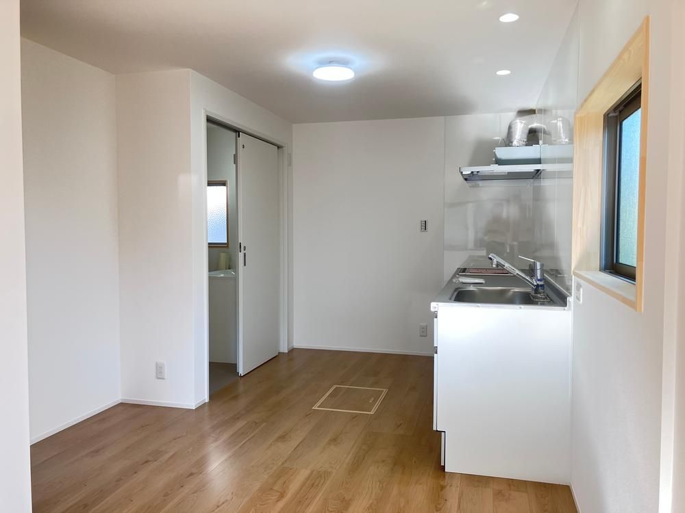 Renovated 3LDK House with Garden in Fuchu City, Hiroshima - Thumbnail 3